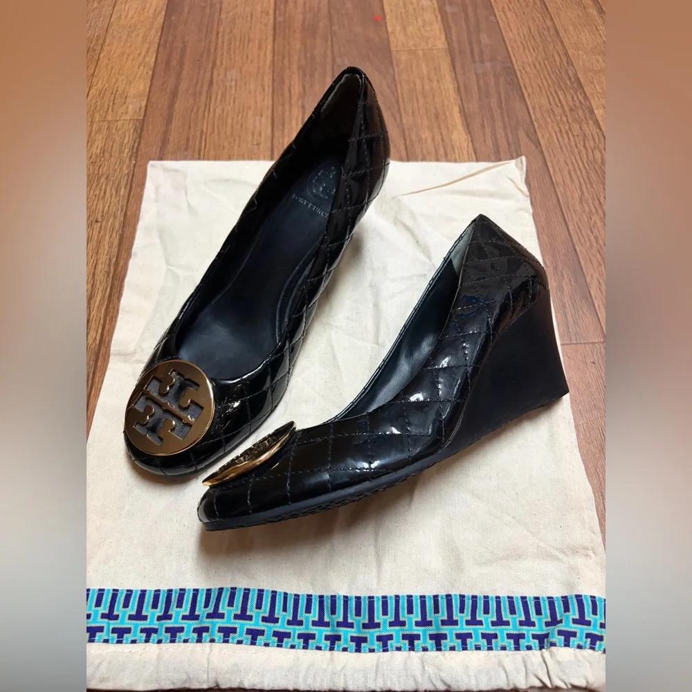 Tory Burch Black Patent Leather Flats with Gold Logo Medallion